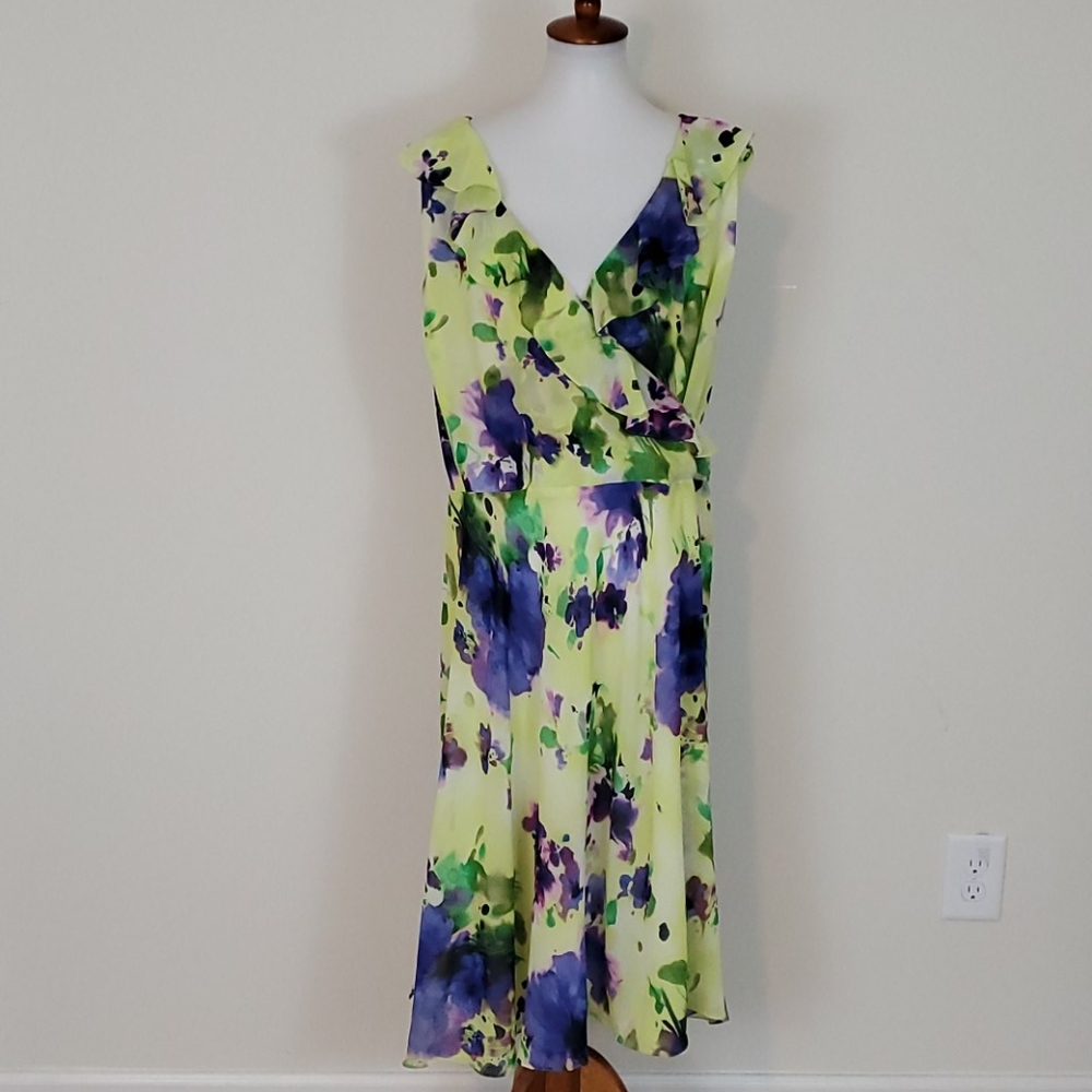 Jones New York floral print dress in size 24w